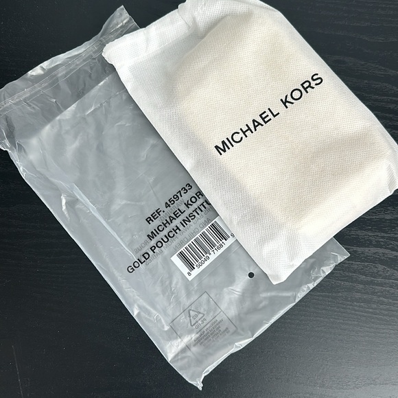 Michael Kors Pouch - Picture 3 of 6